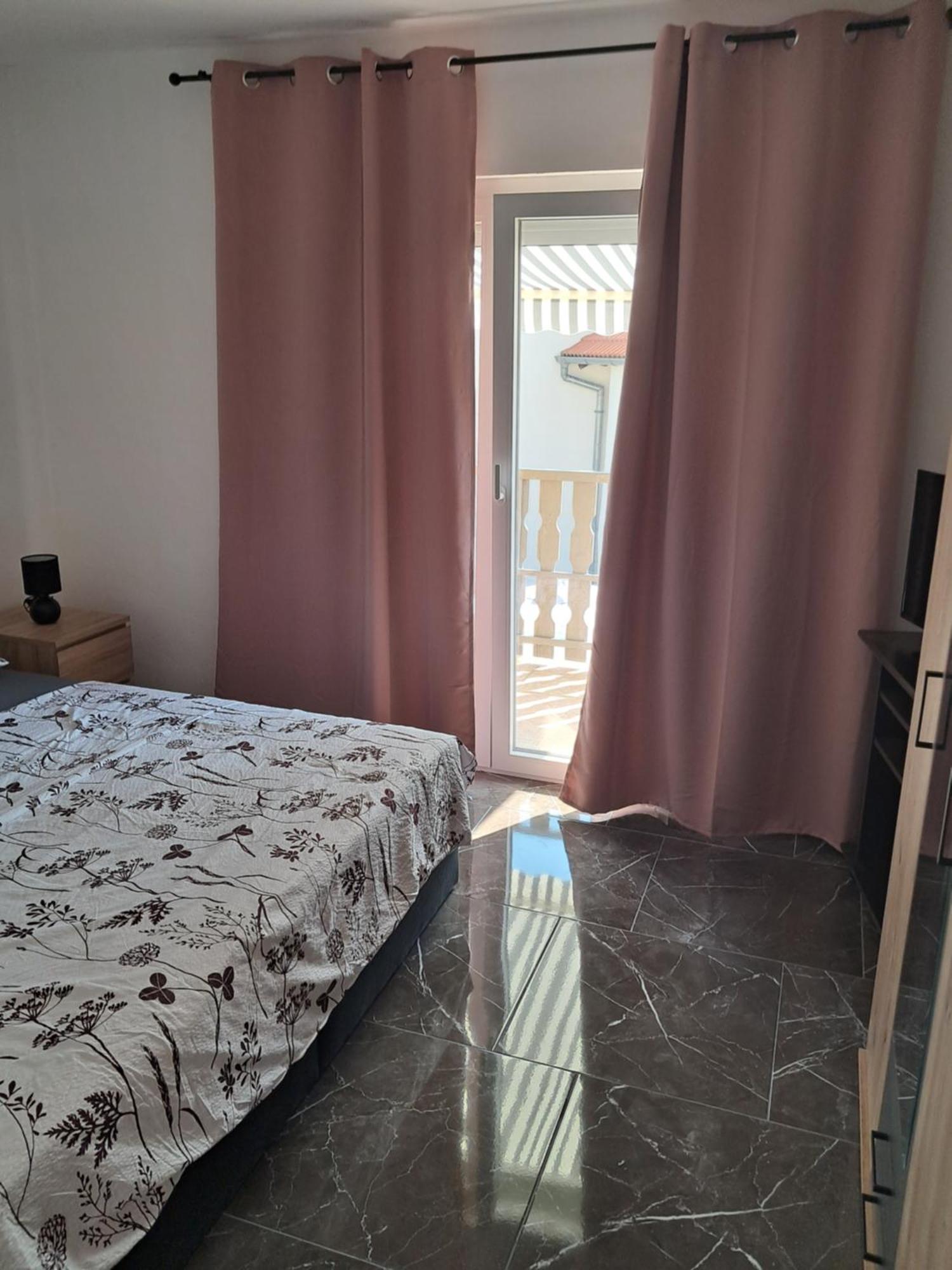 Apartments Mara Bela Карлобаг Екстер'єр фото