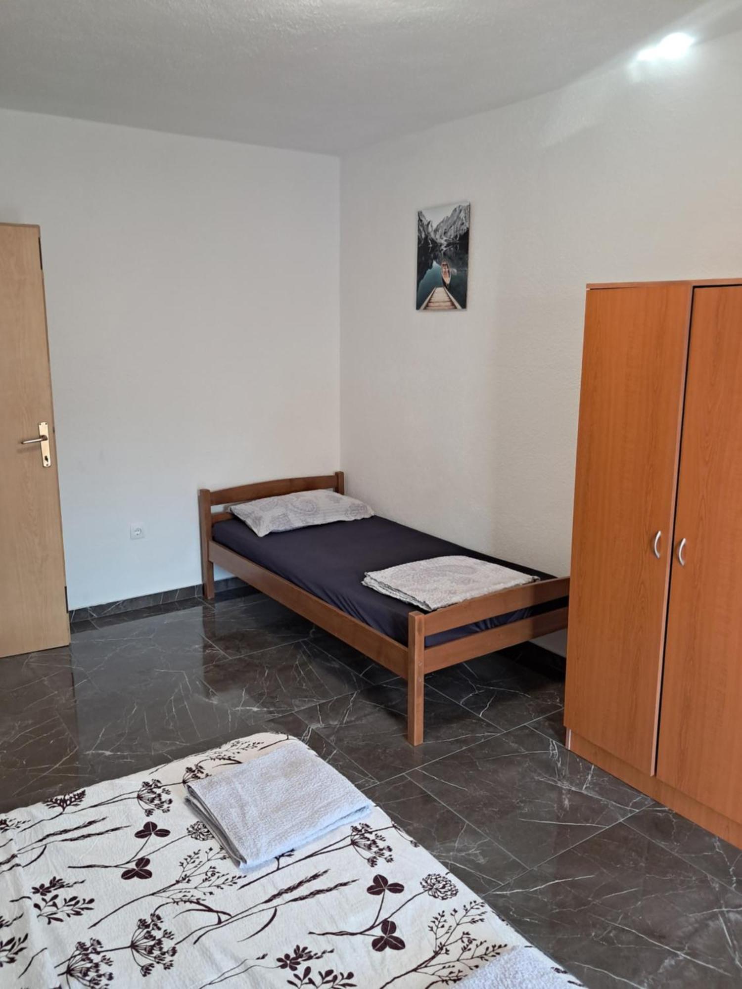Apartments Mara Bela Карлобаг Екстер'єр фото