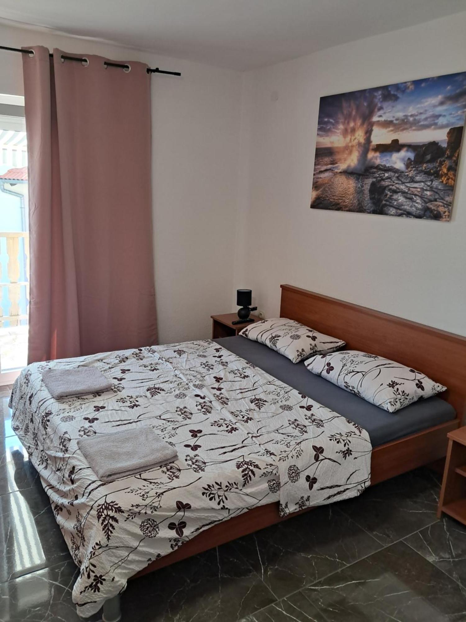Apartments Mara Bela Карлобаг Екстер'єр фото