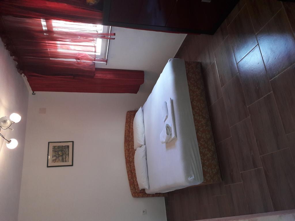 Apartments Mara Bela Карлобаг Екстер'єр фото